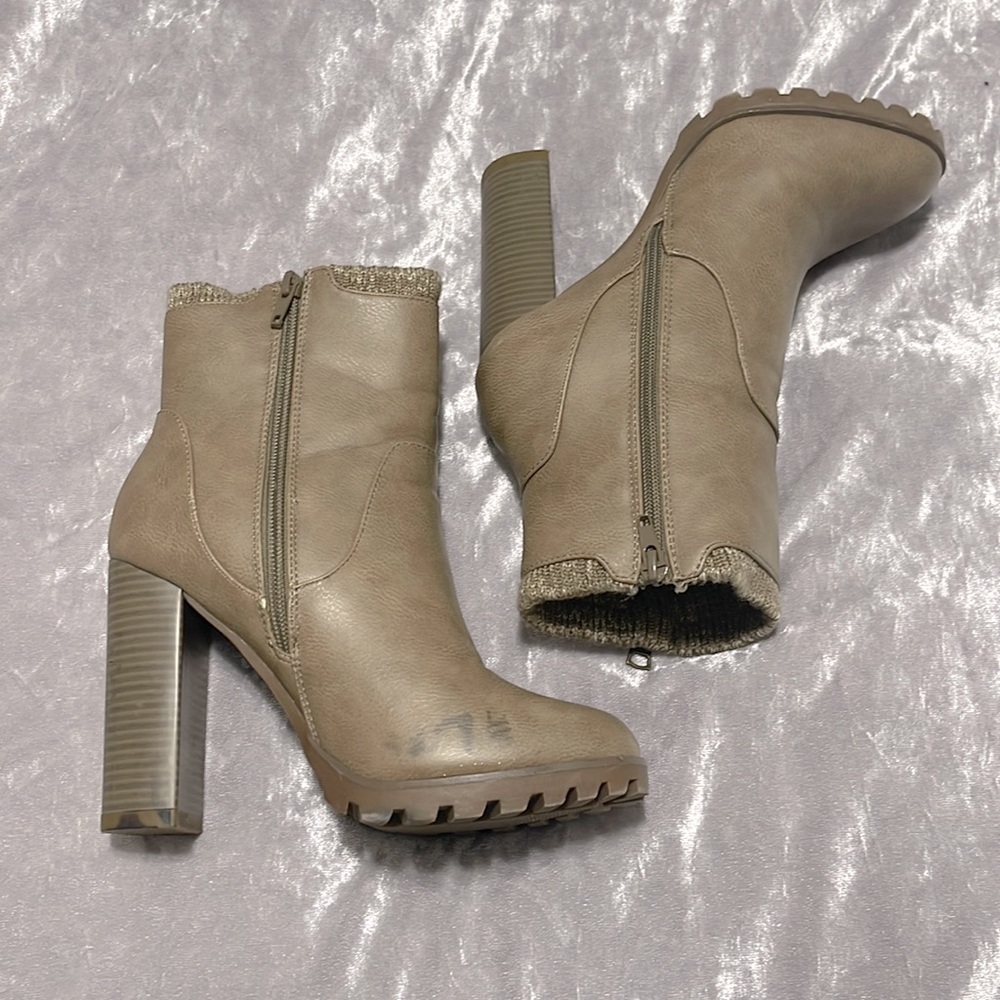 Camel ankle booties
